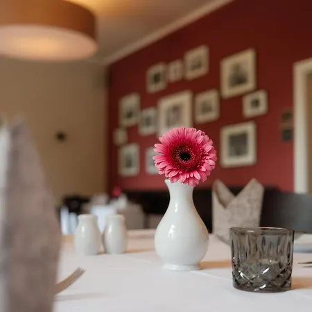 Quartier 5 & Restaurant, Saechsische Schweiz Отель Курорт-Гориш